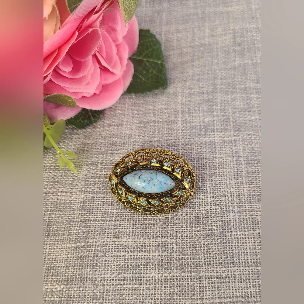 Art Deco Czech Filigree‎ Brooch With Pecking Glass Chabochon